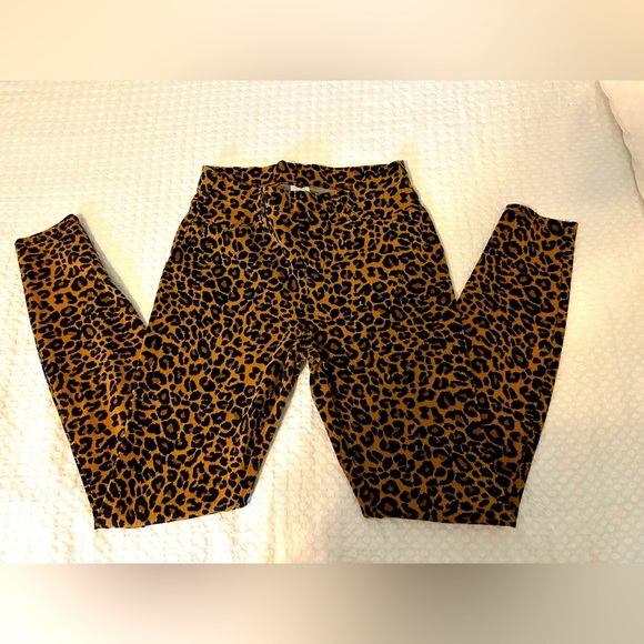 Time & Tru women’s sz S leopard print jeggings, new, great with red flats/boots - Picture 1 of 5